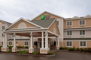 a hotel with a gazebo in a parking lot at Holiday Inn Express Hotel & Suites Rochester, an IHG Hotel in Rochester