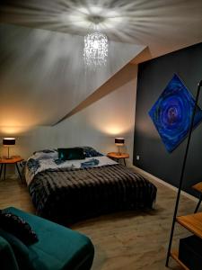 La Maison D'ayona tesisinde bir odada yatak veya yataklar