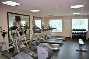 Fitness centrum a/nebo fitness zařízení v ubytování Holiday Inn Express Tomball by IHG