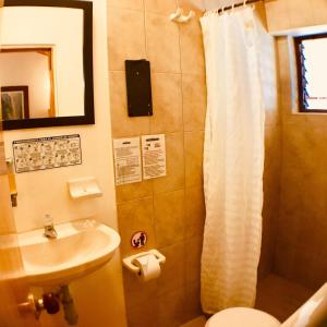 Ванна кімната в Hostal La Candelaria