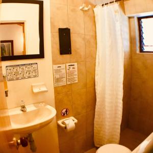 Koupelna v ubytování Hostal La Candelaria + 37 fotografií