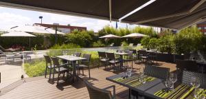 מסעדה או מקום אחר לאכול בו ב-Holiday Inn Express Toulouse Airport, an IHG Hotel