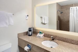 
A bathroom at Holiday Inn Express Sheboygan-Kohler / I-43, an IHG Hotel
