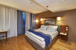 Tempat tidur dalam kamar di Holiday Inn Tampere - Central Station, an IHG Hotel