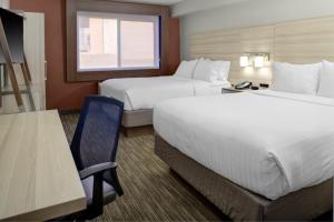 Postel nebo postele na pokoji v ubytování Holiday Inn Express Sedona - Oak Creek by IHG