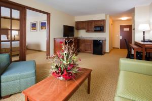 a living room with a table with a vase of flowers at Holiday Inn Express Sheboygan-Kohler / I-43, an IHG Hotel in Sheboygan