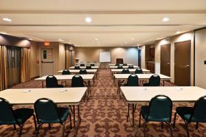 Konferenční prostory v ubytování Holiday Inn Express Show Low by IHG + 33 fotografií
