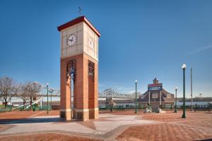 a clock tower in the middle of a plaza at Staybridge Suites Peoria Downtown, an IHG Hotel in Peoria