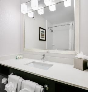 Holiday Inn Hotel & Suites Overland Park-West, an IHG Hotel