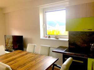 Uma TV ou centro de entretenimento em Luxury Keilberg Apartment