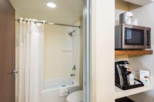 Koupelna v ubytování Holiday Inn Express Peoria North - Glendale by IHG