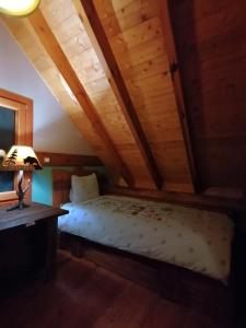 A bed or beds in a room at Mythica Chalet