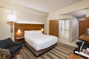 Postel nebo postele na pokoji v ubytování Holiday Inn Express Peoria North - Glendale by IHG