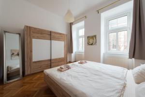a bedroom with a large bed and a large mirror at Belvedere Central Apartment in Vienna