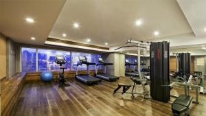 
The fitness centre and/or fitness facilities at Holiday Inn Express Beijing Wangjing, an IHG Hotel

