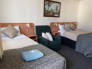 Кровать или кровати в номере Peppercorn Motel