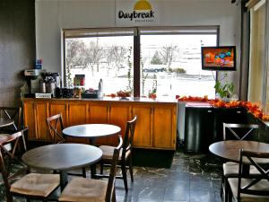 TV a/nebo společenská místnost v ubytování Days Inn by Wyndham Burns
