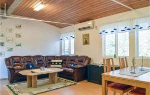 Posezení v ubytování One-Bedroom Holiday Home In Simrishamn