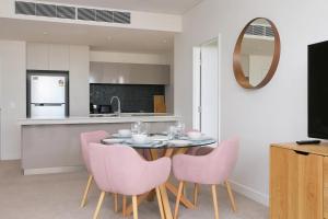 Gallery image of Large Modern 2 Bedroom Apartment near Lake Claremont in Perth
