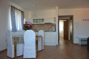 Kuchyň nebo kuchyňský kout v ubytování Apartments Roža