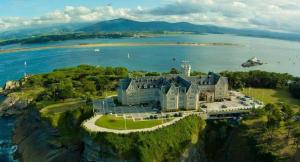 an aerial view of a building on a cliff next to the water at Apartamento Urieli in Santander