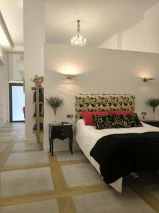 a bedroom with a large bed and a table at Apartamento Urieli in Santander