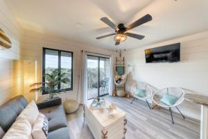 a living room with a couch and a ceiling fan at Pink Pineapple in Hilton Head Island