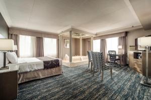 Voodi või voodid majutusasutuse Monte Carlo Inn Brampton toas