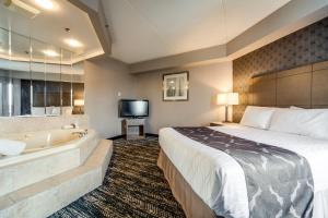 Voodi või voodid majutusasutuse Monte Carlo Inn Brampton toas