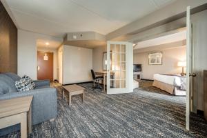 Voodi või voodid majutusasutuse Monte Carlo Inn Brampton toas