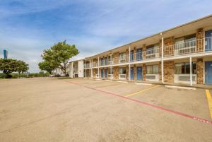 Afbeelding uit fotogalerij van Motel 6-Red Oak, TX - Dallas in Red Oak