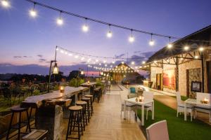 Restorāns vai citas vietas, kur ieturēt maltīti, naktsmītnē Jimbaran Bay Beach Resort and Spa by Prabhu