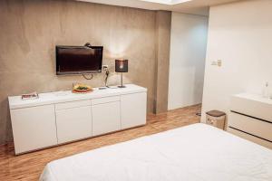 TV a/nebo společenská místnost v ubytování The Peem Hotel