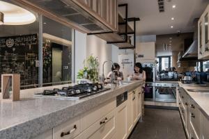 Kitchen o kitchenette sa Norden Ruder Hostel Taitung