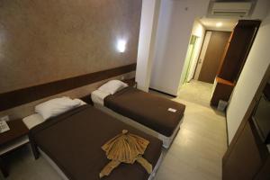 Postel nebo postele na pokoji v ubytování Xtra Hotel Bengkulu