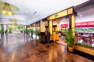 Veitingastaður eða matsölustaður á Crystal Crown Hotel Harbour View, Port Klang