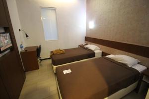 Postel nebo postele na pokoji v ubytování Xtra Hotel Bengkulu
