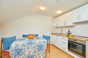 Kuchyňa alebo kuchynka v ubytovaní Apartments Vicko Vodnica