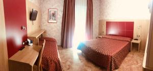 Ένα ή περισσότερα κρεβάτια σε δωμάτιο στο Hotel San Carlo