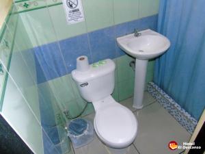 Koupelna v ubytování Hotel El Descanso