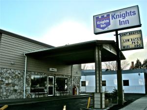 a krispy nips inn sign at a gas station at Knights Inn - Baker City in Baker City