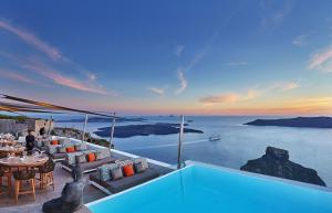 uma vista para o oceano a partir de uma villa em La Maltese Caldera Concept em Imerovigli