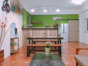 a living room with a table and a kitchen at Kivala Home in Shoufeng
