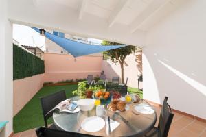 a table with a bowl of fruit on top of a patio at Ca na Rosa (Es Portitxol) in Palma de Mallorca