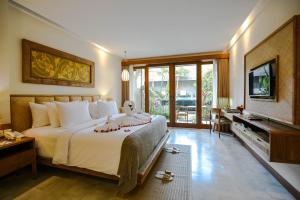 Postel nebo postele na pokoji v ubytování Purana Suite Ubud