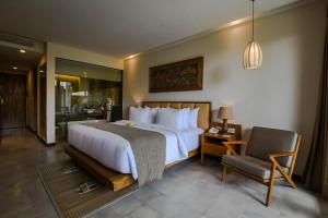 Postel nebo postele na pokoji v ubytování Purana Suite Ubud