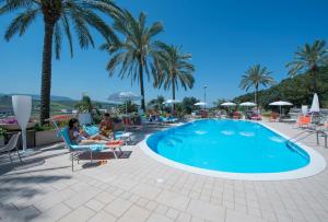 Bazén v ubytování THotel Lamezia nebo v jeho okolí