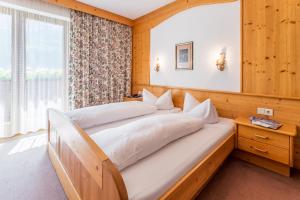 Katil atau katil-katil dalam bilik di Hotel Riedl im Zillertal