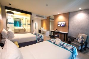 Postel nebo postele na pokoji v ubytování Peach Hill Resort - SHA Extra Plus