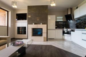 Kuchyňa alebo kuchynka v ubytovaní Apartament Argento Zakopane Kościelisko APARTZAKOP